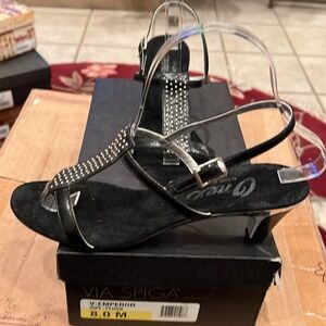 Onex Kitten Heeled Sandals. Sz 8 in Black